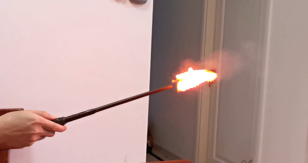 🪄 Varita de Harry Potter Lanza Llamas – ¡Conviértete en un verdadero mago! 🔥✨